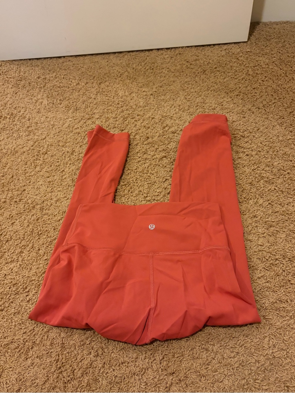 Lululemon size 6 aligns 21”